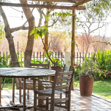 Drift Inn Victoria Falls Extérieur photo