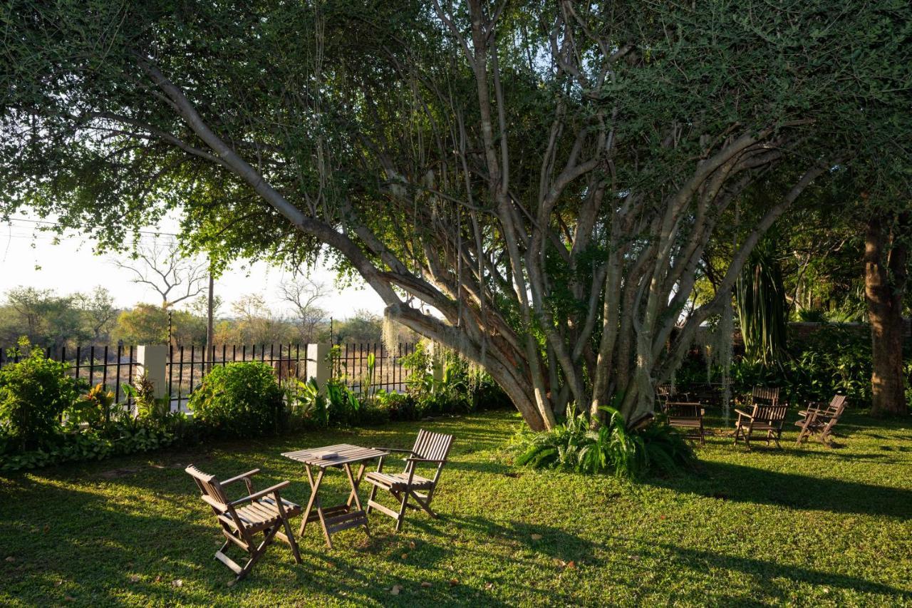 Drift Inn Victoria Falls Extérieur photo