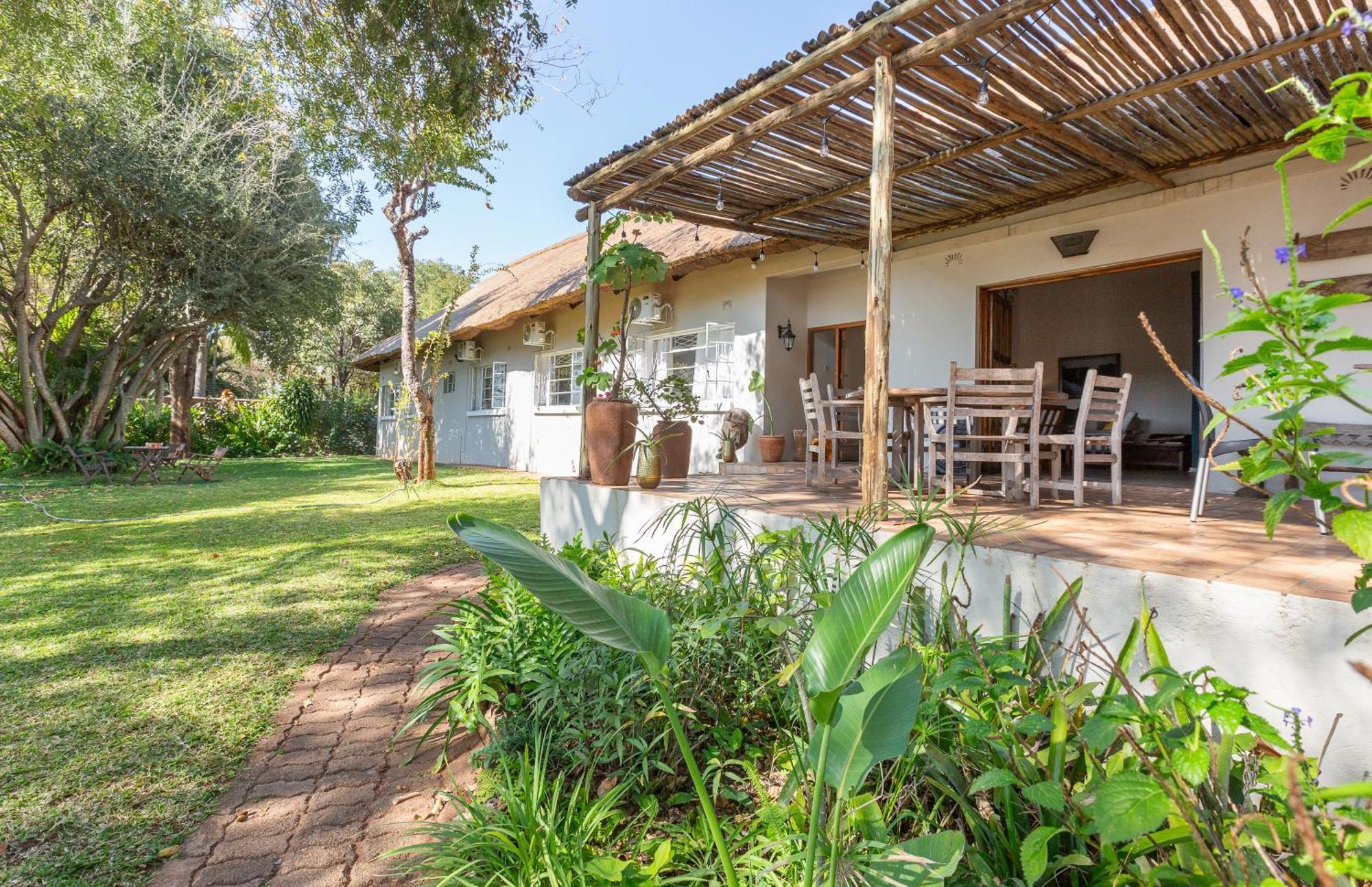 Drift Inn Victoria Falls Extérieur photo